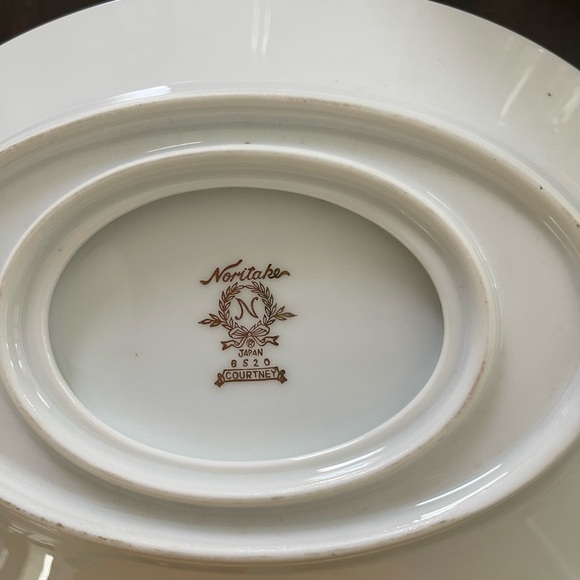 Nice White & Gold Noritake Gravy Boat - Picture 2 of 2